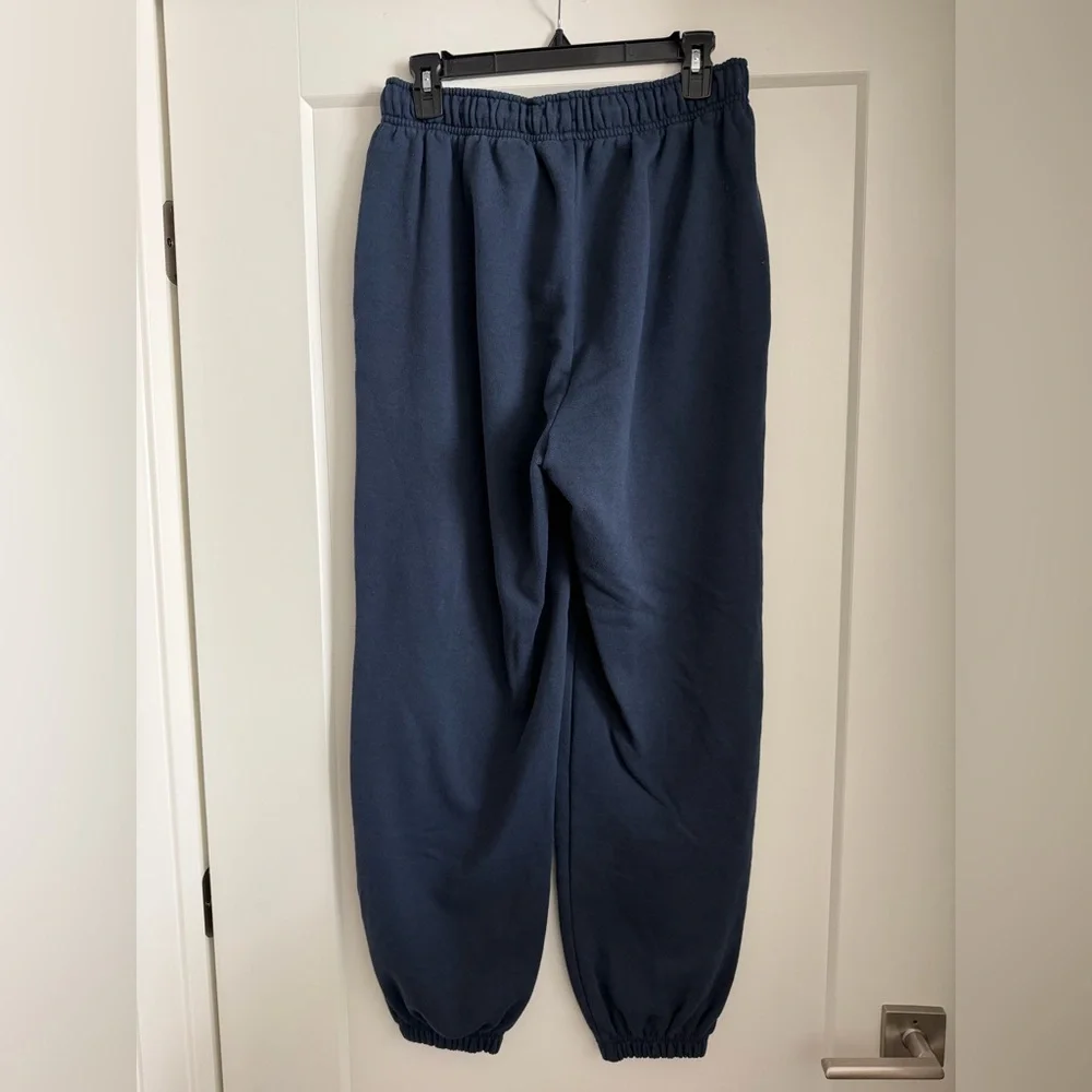 Alo Accolade Sweatpant, Navy, Size M - Picture 5 of 6